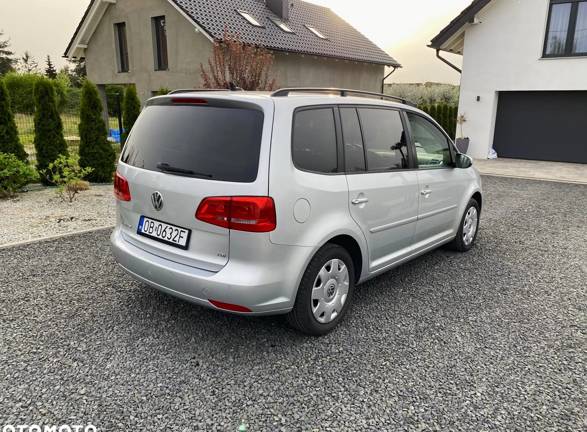 Volkswagen Touran cena 33800 przebieg: 200000, rok produkcji 2011 z Brzeg małe 29